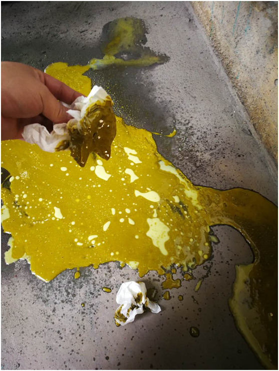 油氣分離器使用過程中因壓差過高被擊穿，造成跑油，油分配料不匹配造成壓差過高(圖2)